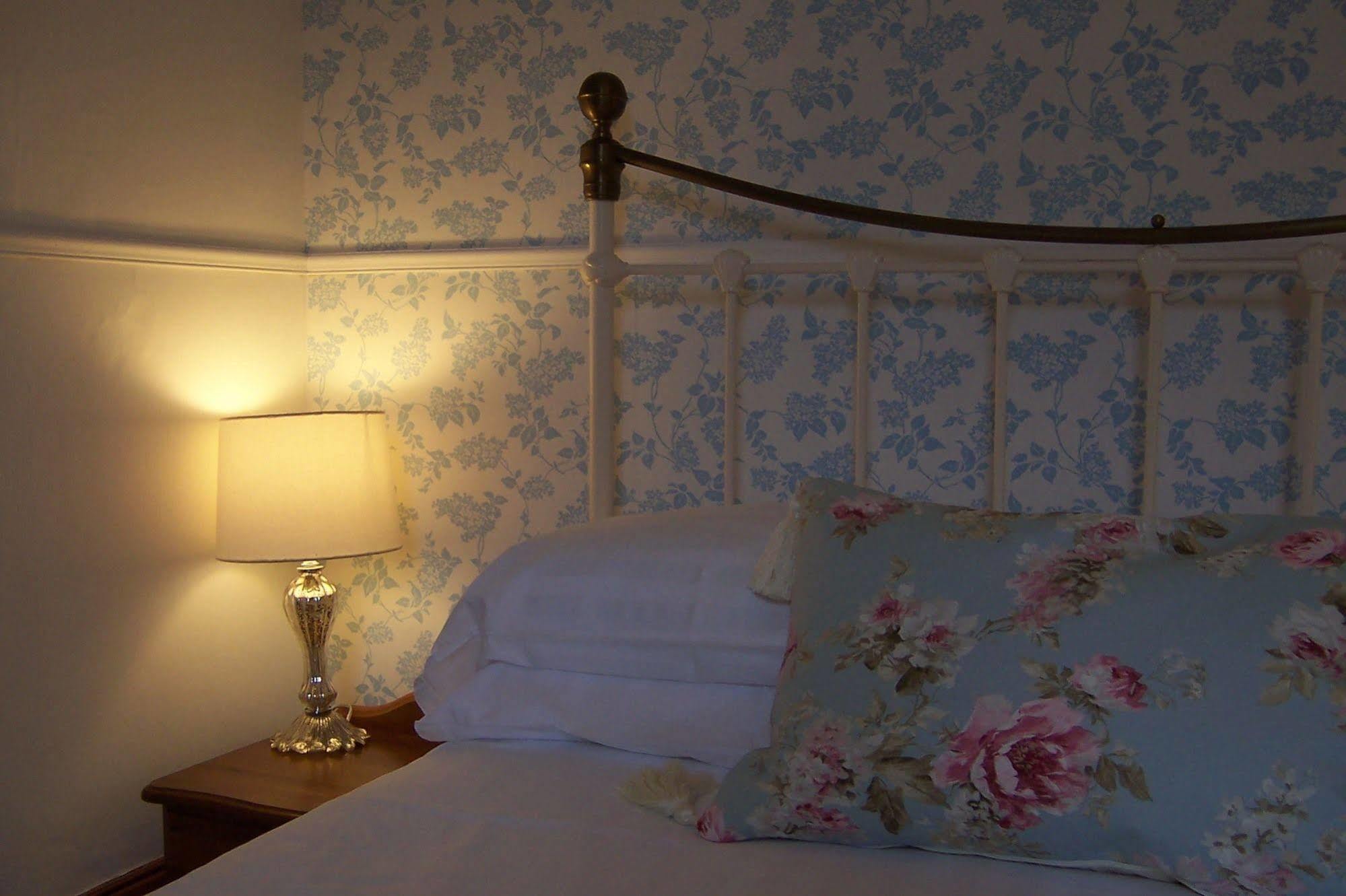 Caddon View Country Guest House Innerleithen Exteriör bild