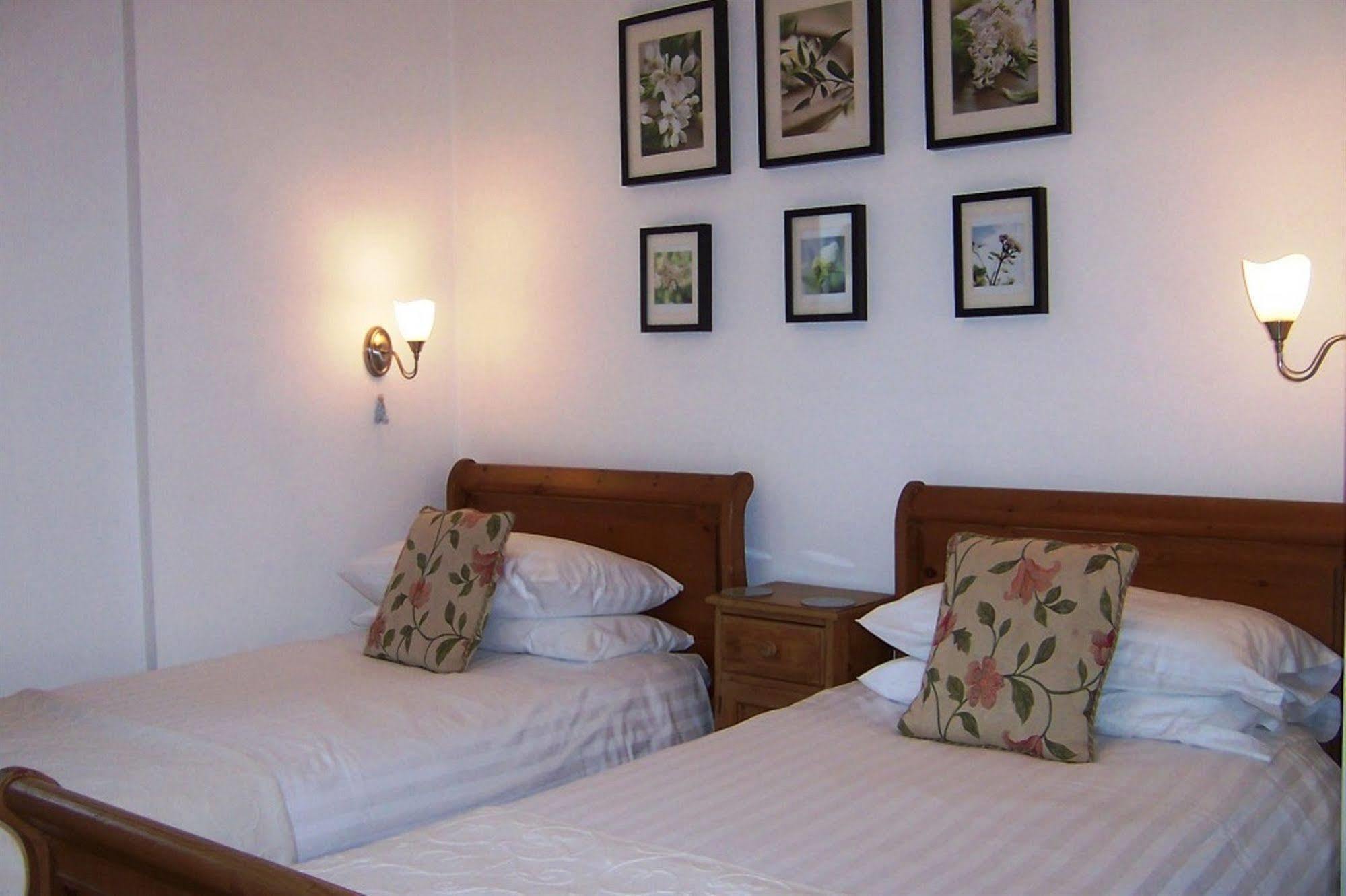 Caddon View Country Guest House Innerleithen Exteriör bild